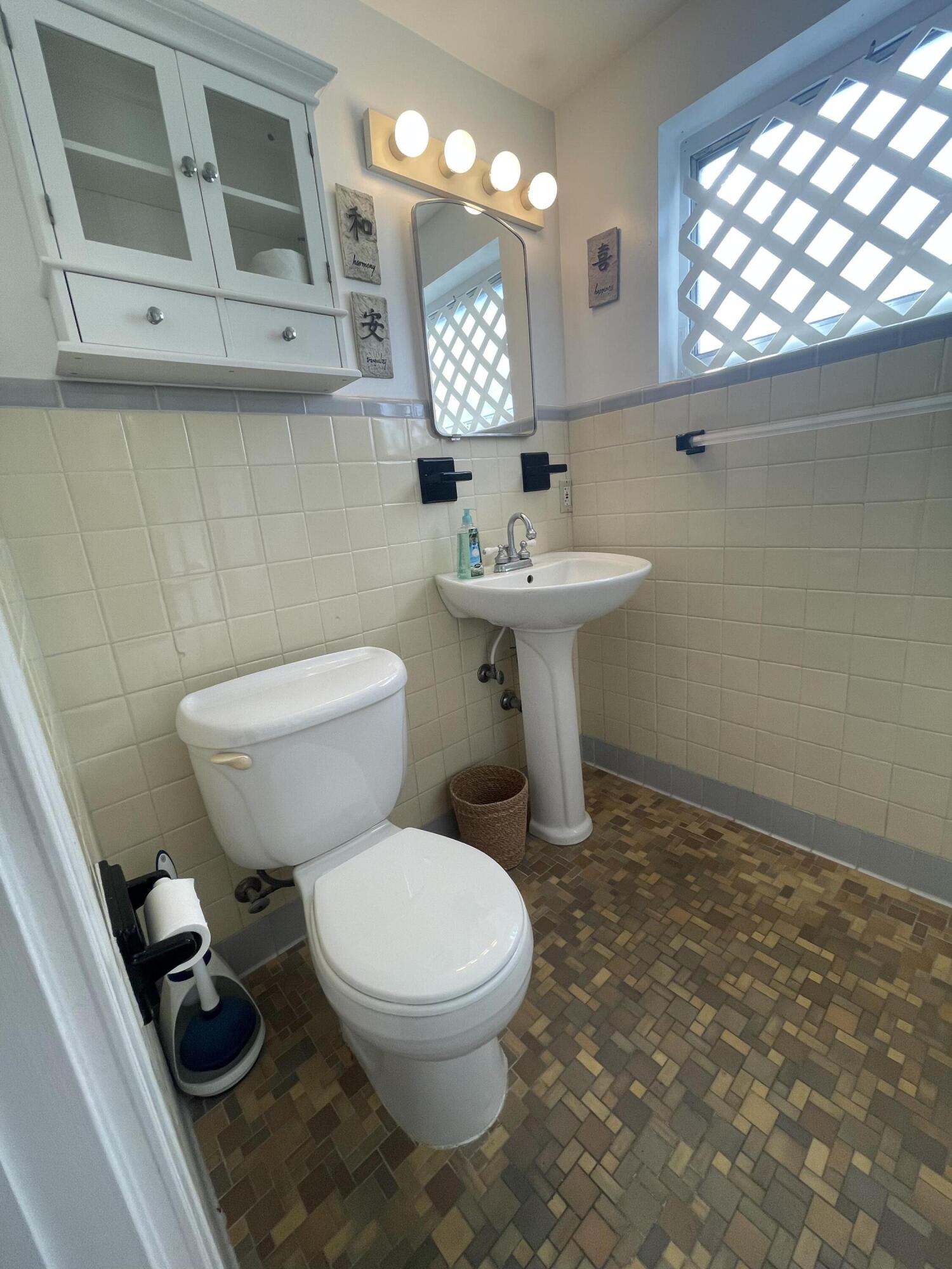 101 South Golfview Road, Unit 5 Lake Worth Beach, FL 33460 - Photo 18 of 30 Bathroom