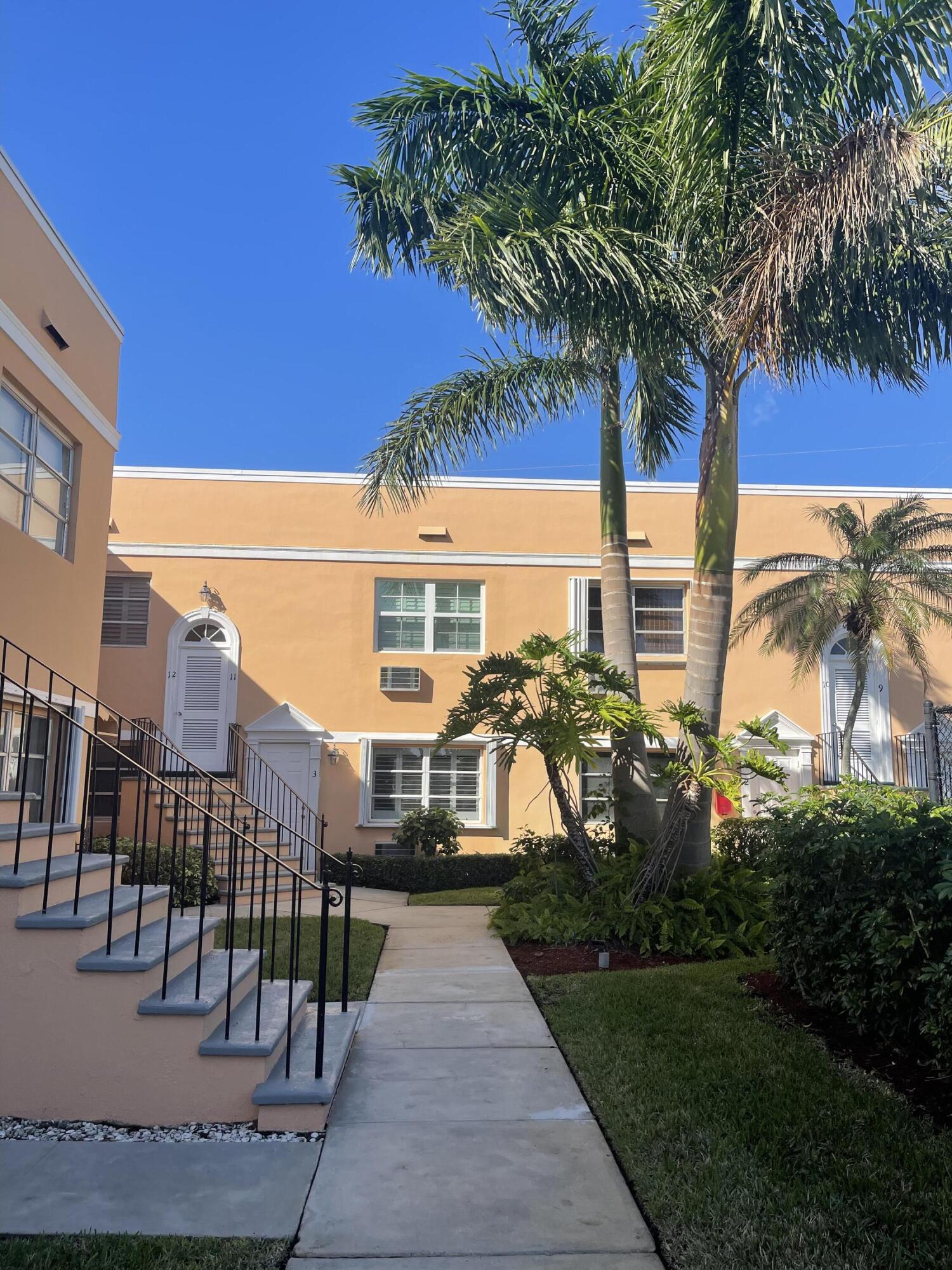 101 South Golfview Road, Unit 5 Lake Worth Beach, FL 33460 - Photo 2 of 30 Entrance Walkway