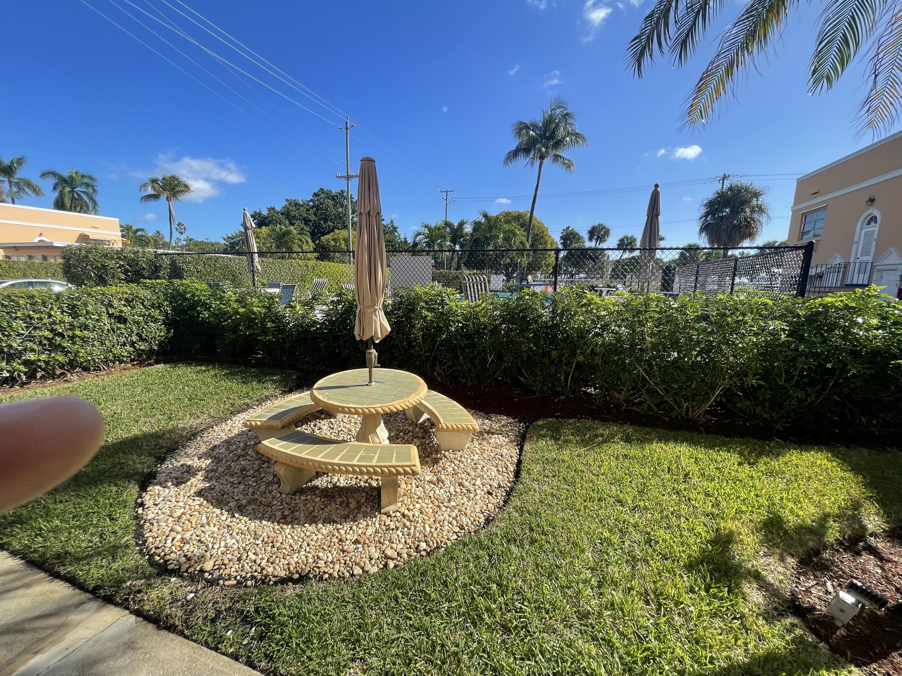 101 South Golfview Road, Unit 5 Lake Worth Beach, FL 33460 - Photo 3 of 30 Outdoor Sitting area