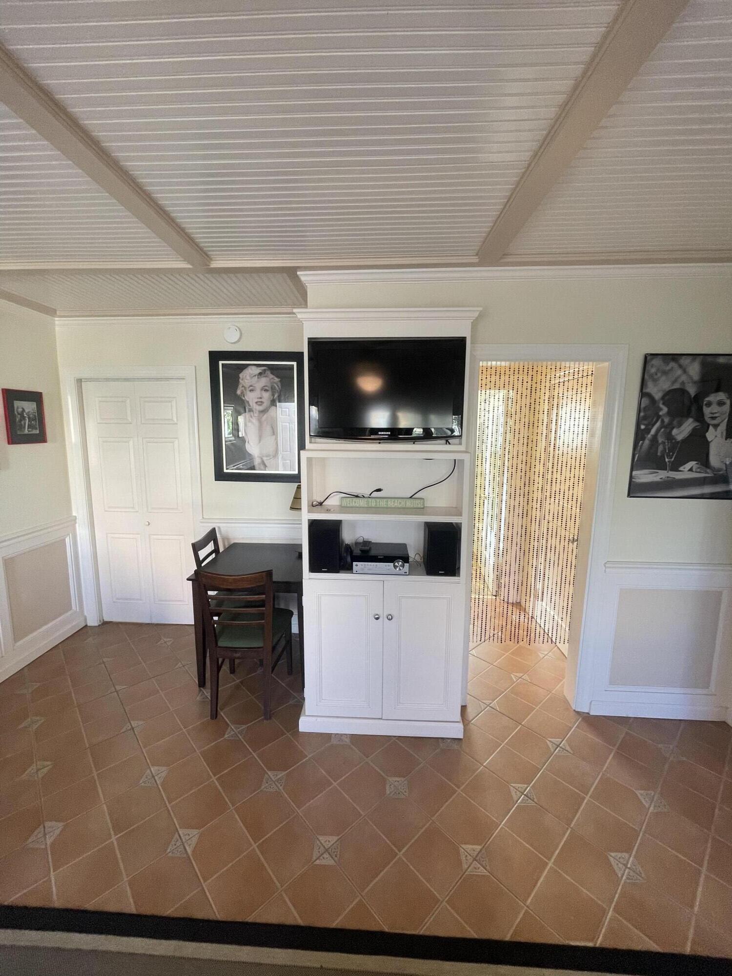 101 South Golfview Road, Unit 5 Lake Worth Beach, FL 33460 - Photo 10 of 30 Entertainment Area