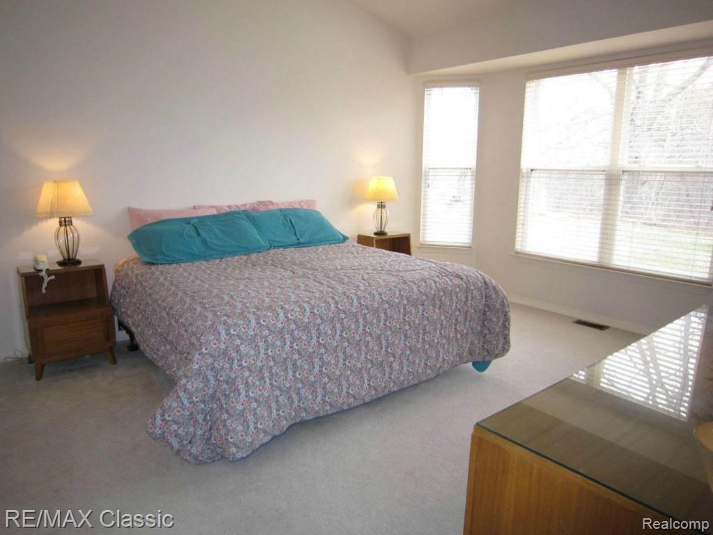 5297 Simpson Lake Road, Unit 80 West Bloomfield, MI 48323 - Photo 15 of 18 simpson mast bed.jpg