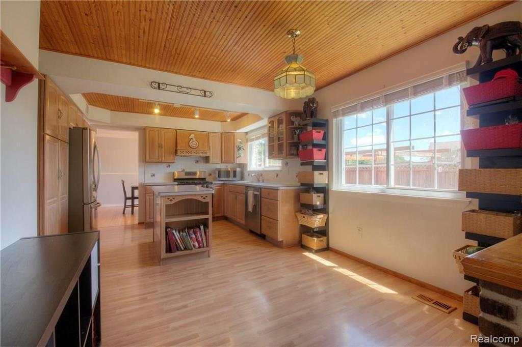 7398 Kingsbridge Road Canton, MI 48187 - Photo 15 of 47 Gallery Image 15