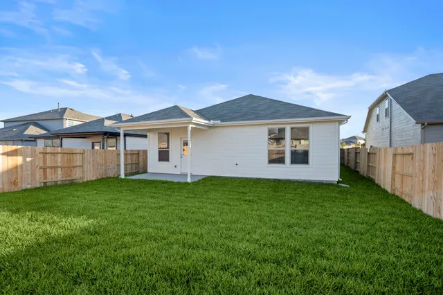 a view of a yard in front of house