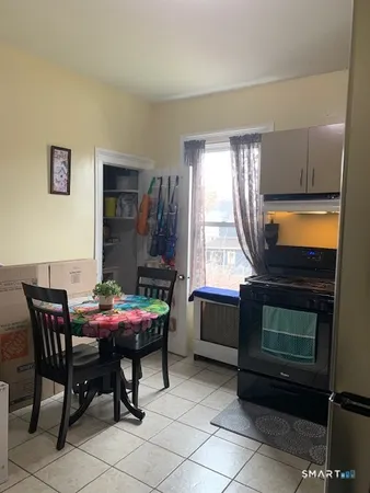 $1,900 | 426 Union Avenue, Unit 2, Bridgeport, CT 06607