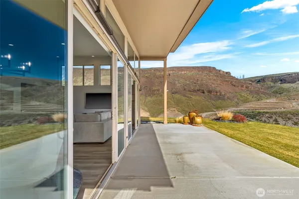 $899,000 | 9773 Ridgeview Drive Northwest, Quincy, WA 98848