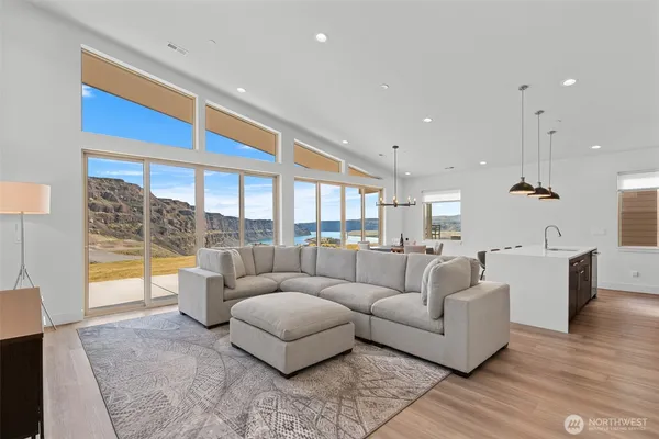 $899,000 | 9773 Ridgeview Drive Northwest, Quincy, WA 98848