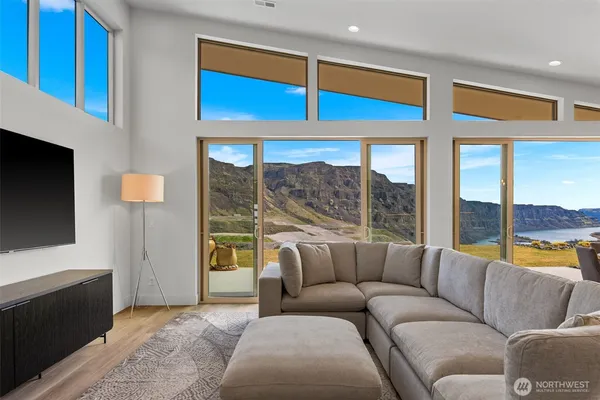 $899,000 | 9773 Ridgeview Drive Northwest, Quincy, WA 98848