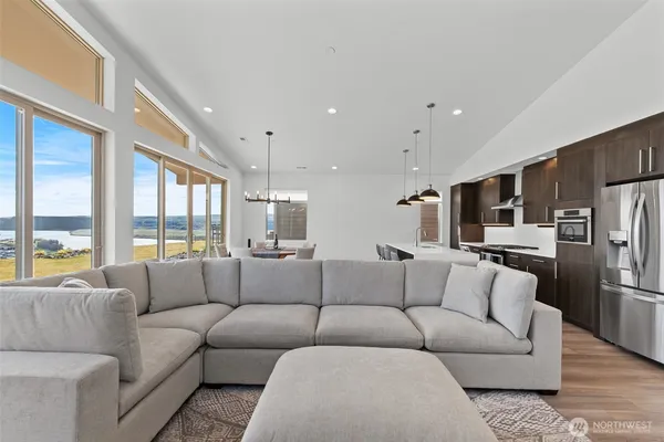 $899,000 | 9773 Ridgeview Drive Northwest, Quincy, WA 98848