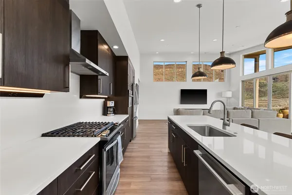 $899,000 | 9773 Ridgeview Drive Northwest, Quincy, WA 98848