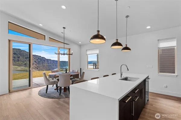 $899,000 | 9773 Ridgeview Drive Northwest, Quincy, WA 98848