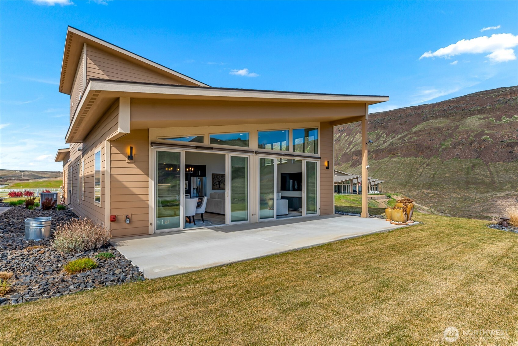 9773 Ridgeview Drive Northwest Quincy, WA 98848 - Photo 3 of 40