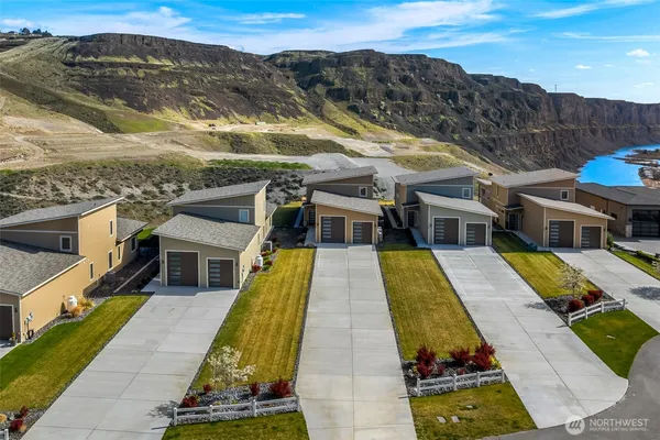 $899,000 | 9773 Ridgeview Drive Northwest, Quincy, WA 98848