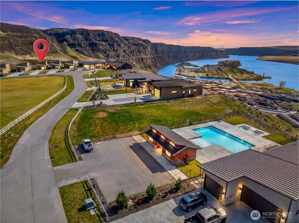 $899,000 | 9773 Ridgeview Drive Northwest, Quincy, WA 98848