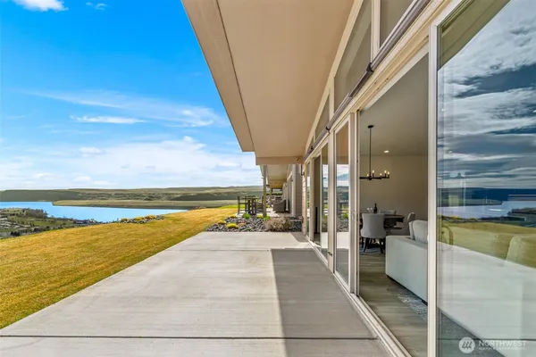 $899,000 | 9773 Ridgeview Drive Northwest, Quincy, WA 98848