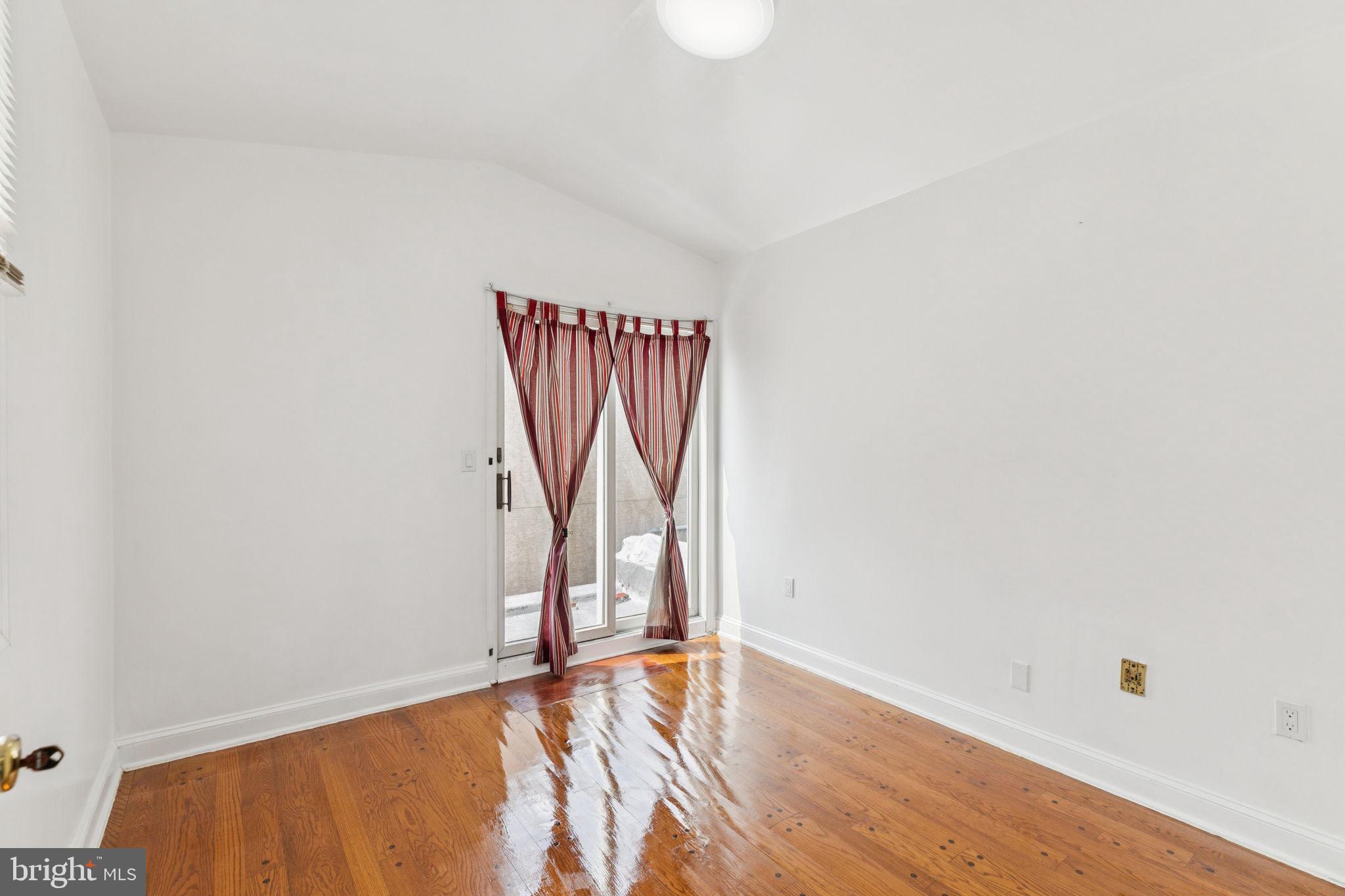 1006 South Front Street Philadelphia, PA 19147 - Photo 26 of 36