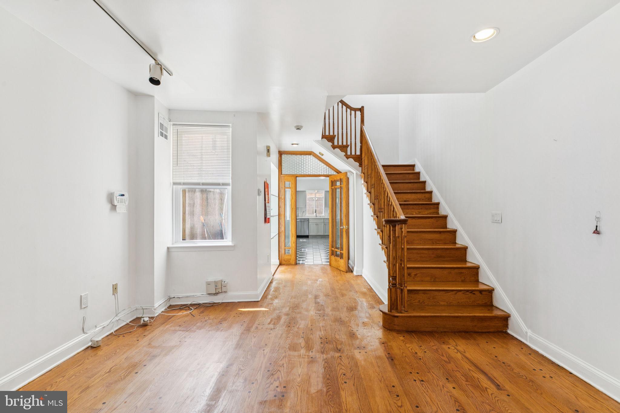 1006 South Front Street Philadelphia, PA 19147 - Photo 3 of 36