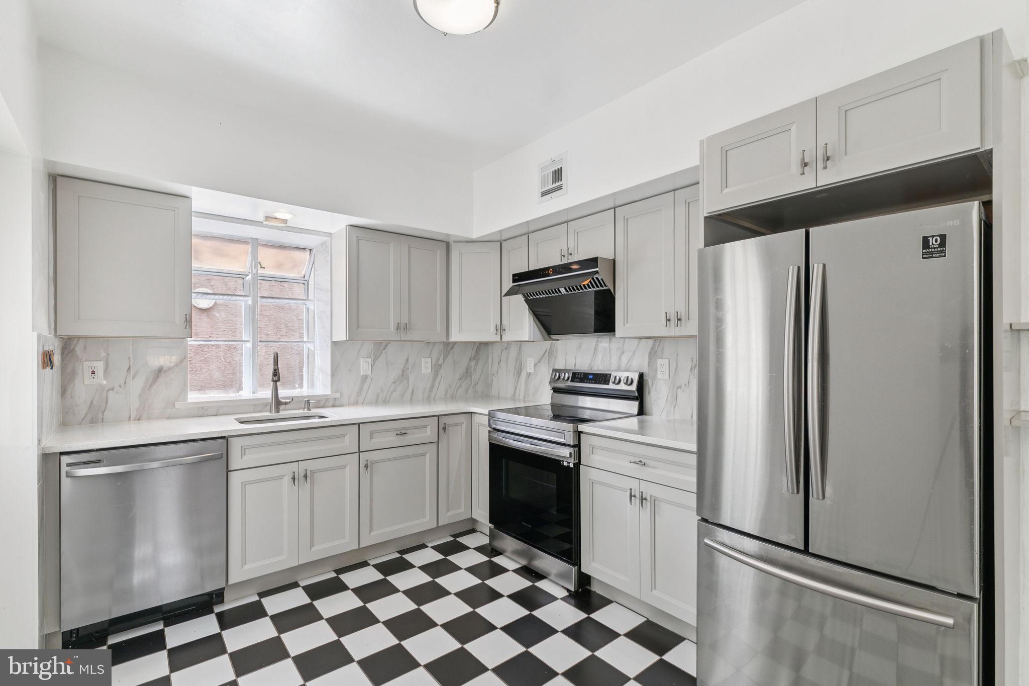 1006 South Front Street Philadelphia, PA 19147 - Photo 7 of 36
