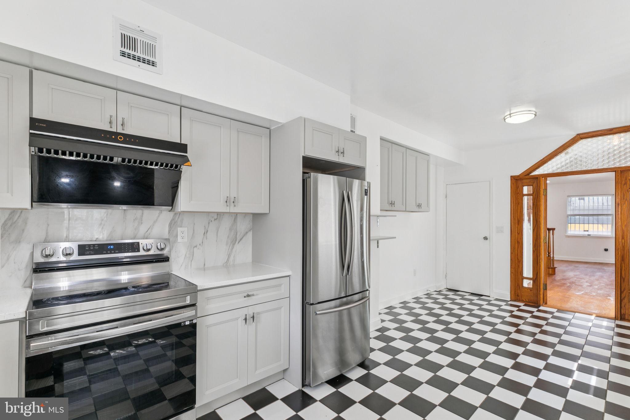1006 South Front Street Philadelphia, PA 19147 - Photo 9 of 36