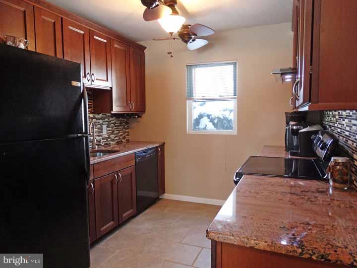 140 Idlewild Road Levittown, PA 19057 - Photo 8 of 20 Kitchen