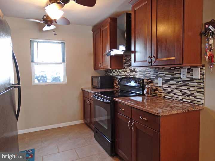 140 Idlewild Road Levittown, PA 19057 - Photo 9 of 20 Kitchen