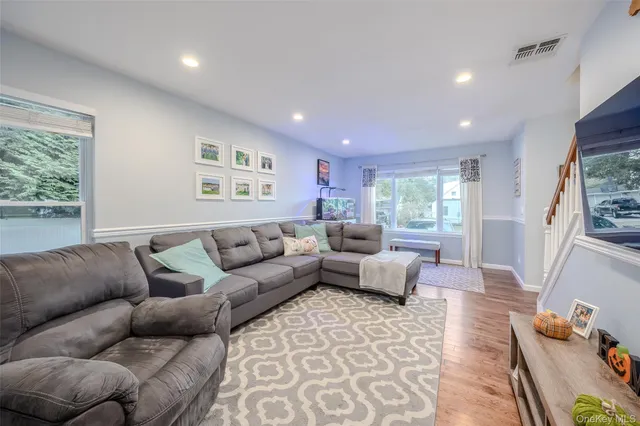 $539,999 | 5 Baker Road, Mastic Beach, NY 11951