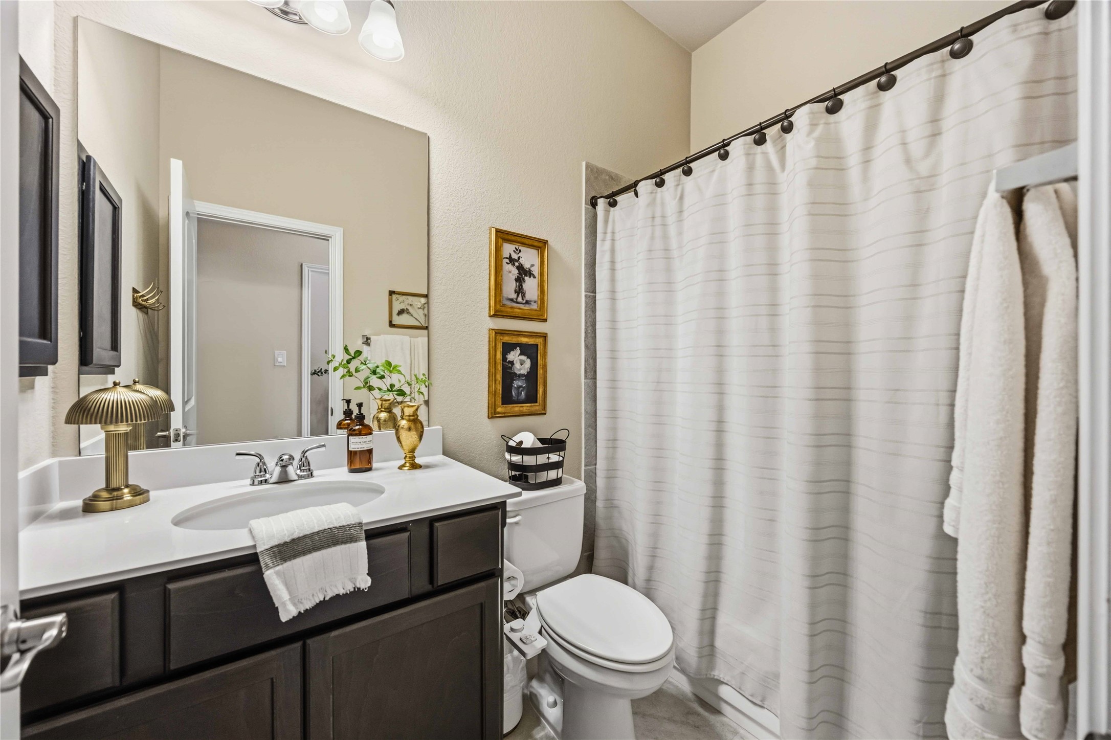 2909 Oakmist Ridge Lane Pearland, TX 77584 - Photo 16 of 25 Second Bathroom