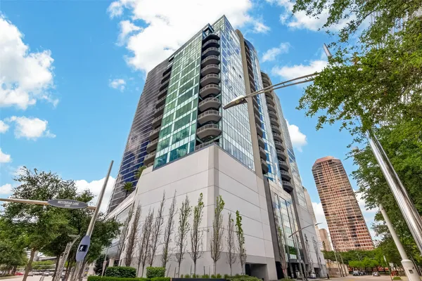 $5,900 | 1600 Post Oak Boulevard, Unit 1005, Houston, TX 77056