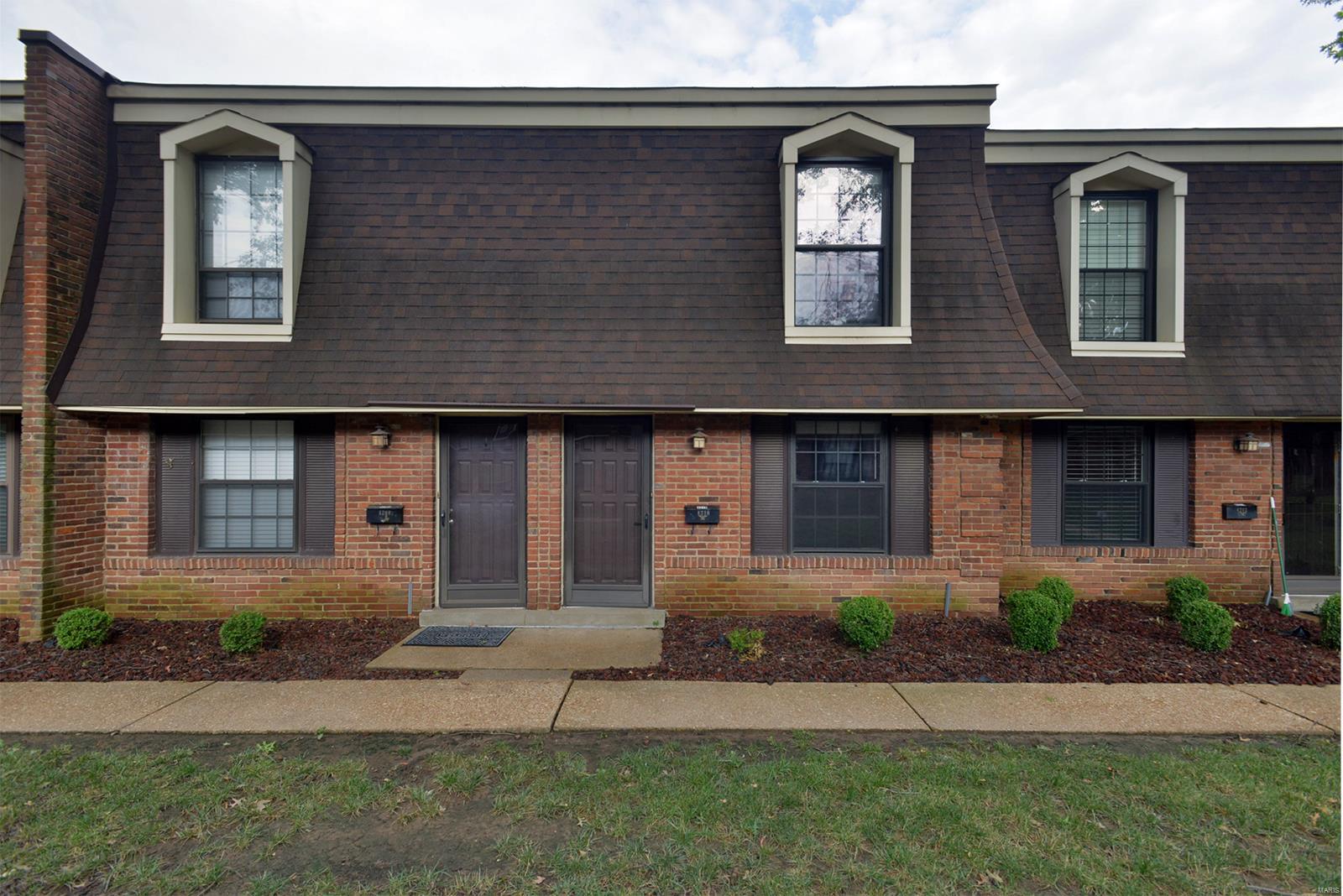 4210 Eiffel Drive St. Louis, MO 63125 - Photo 1 of 37