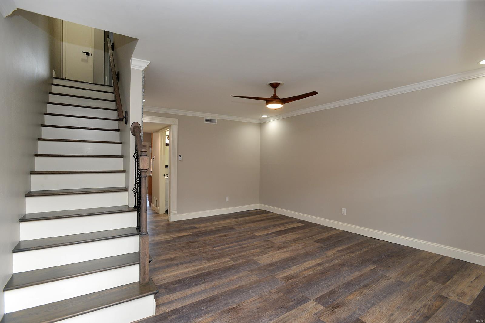 4210 Eiffel Drive St. Louis, MO 63125 - Photo 3 of 37