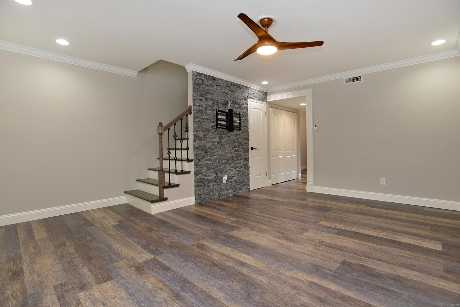 4210 Eiffel Drive St. Louis, MO 63125 - Photo 4 of 37