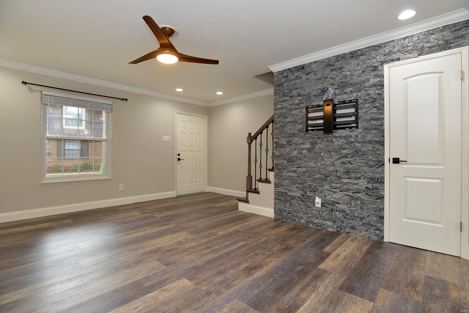 4210 Eiffel Drive St. Louis, MO 63125 - Photo 5 of 37