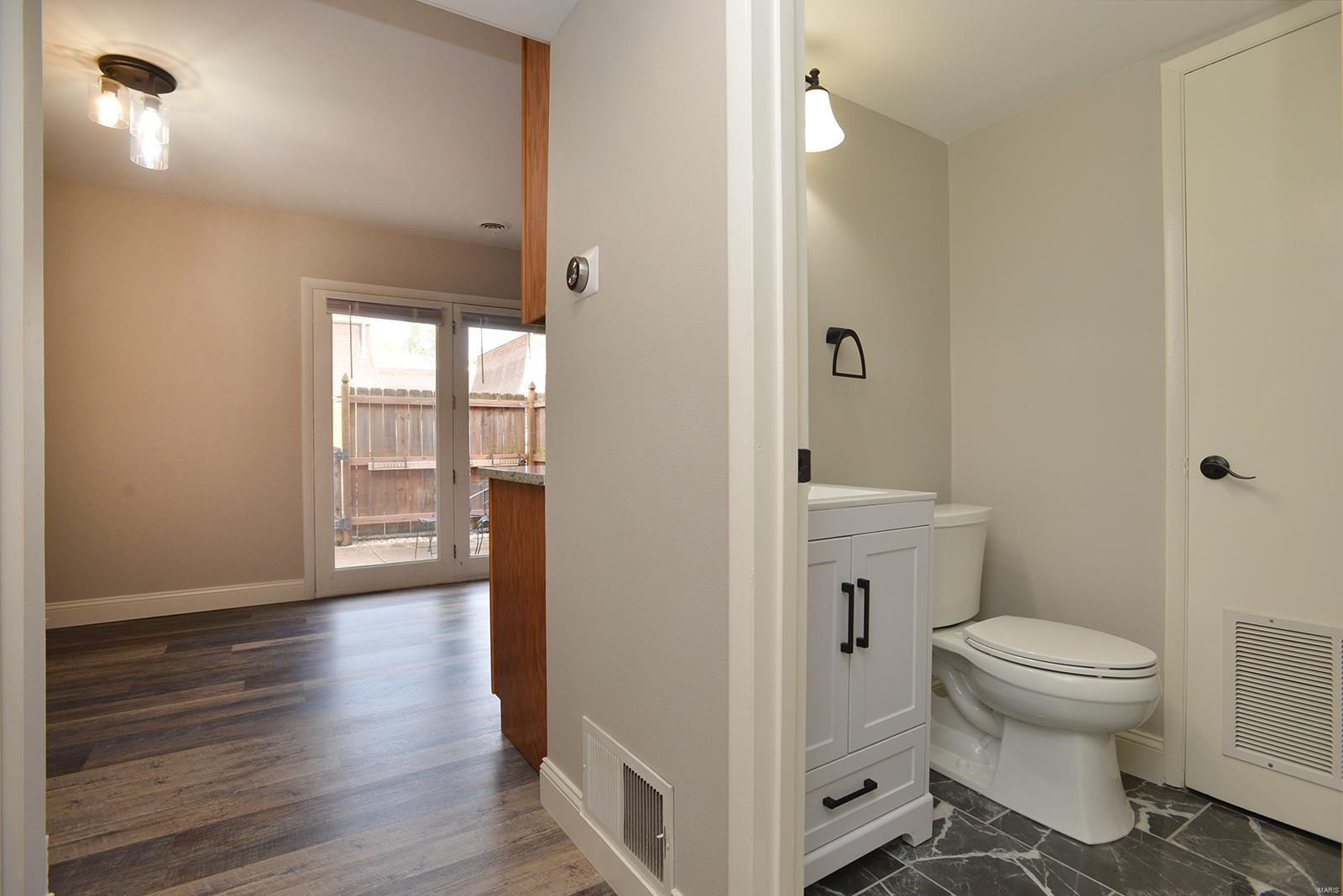 4210 Eiffel Drive St. Louis, MO 63125 - Photo 6 of 37