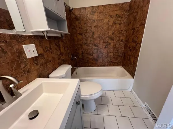 $1,295 | 1149 Watts Street, St. Louis, MO 63130