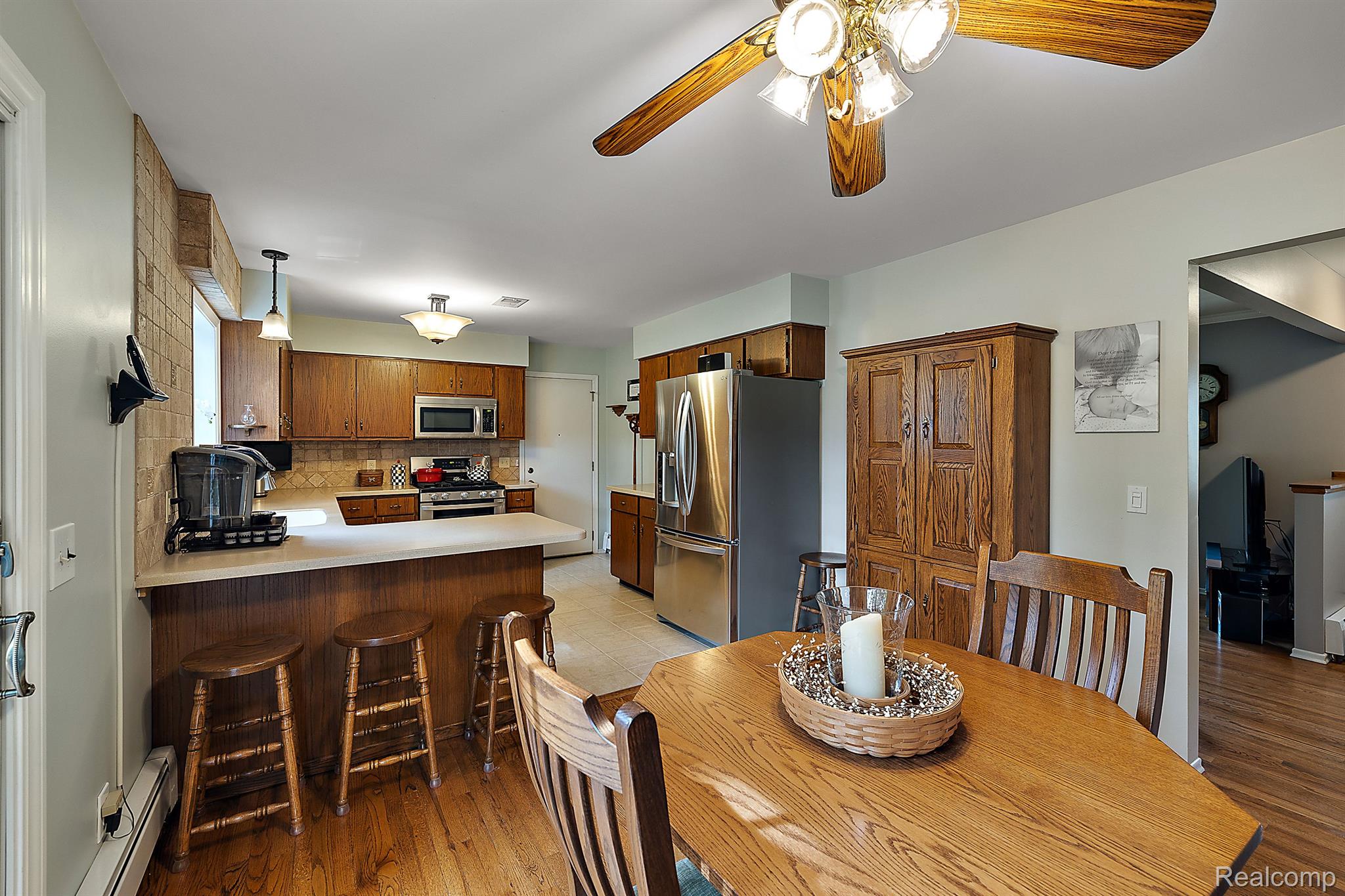 1635 South Baldwin Road Oxford, MI 48371 - Photo 19 of 74 Large eating area!