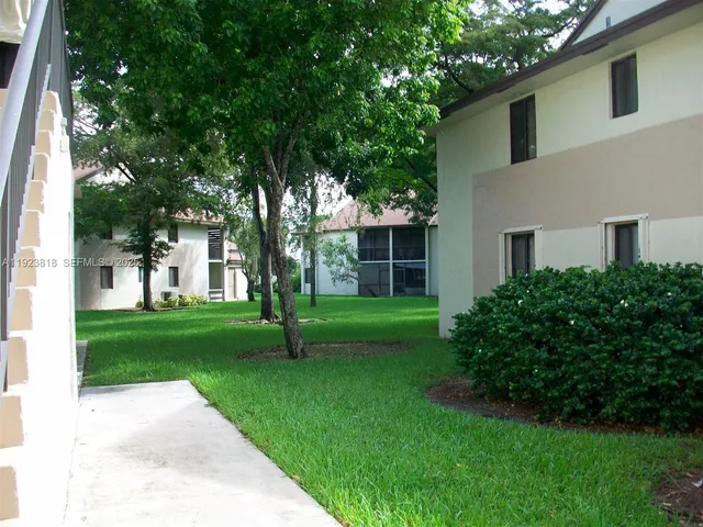 a view of a yard in front of a house
