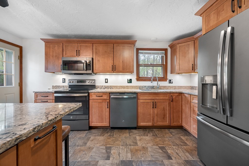 54 Number 10 Schoolhouse Road Charlton, MA 01507 - Photo 3 of 15 Gallery Image 3