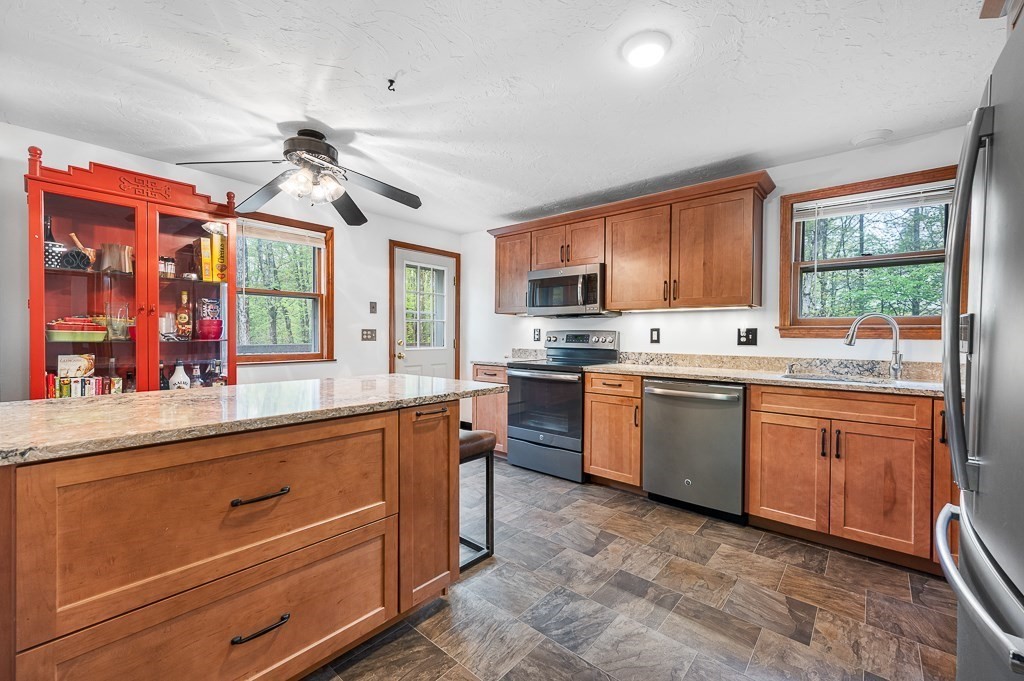 54 Number 10 Schoolhouse Road Charlton, MA 01507 - Photo 4 of 15 Gallery Image 4
