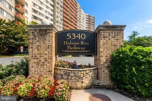 $1,750 | 5340 Holmes Run Parkway, Unit 516, Alexandria, VA 22304
