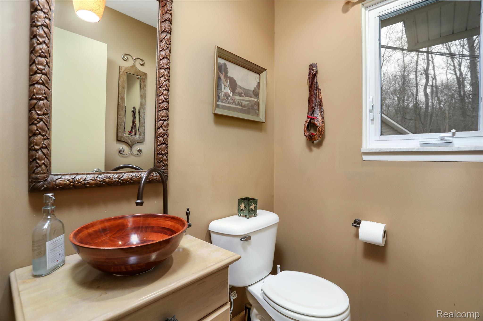 8445 Reese Road Clarkston, MI 48348 - Photo 28 of 44 Main Level Powder Room