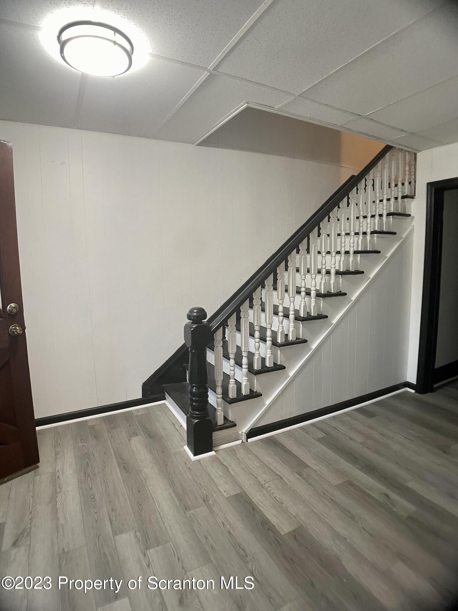 619 Green Ridge Street Scranton, PA 18509 - Photo 4 of 31 a view of entryway