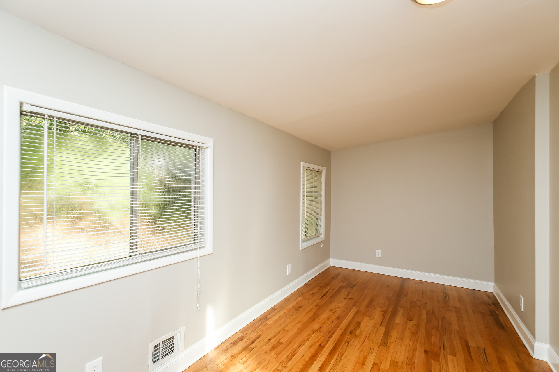 145 Clement Way Southwest Atlanta, GA 30331 - Photo 2 of 17