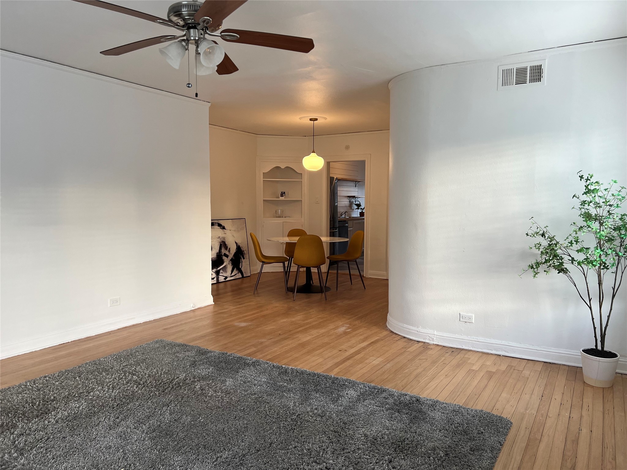 1853 West Main Street, Unit 2 Houston, TX 77098 - Photo 9 of 16 a view of a livingroom with furniture and a ceiling fan