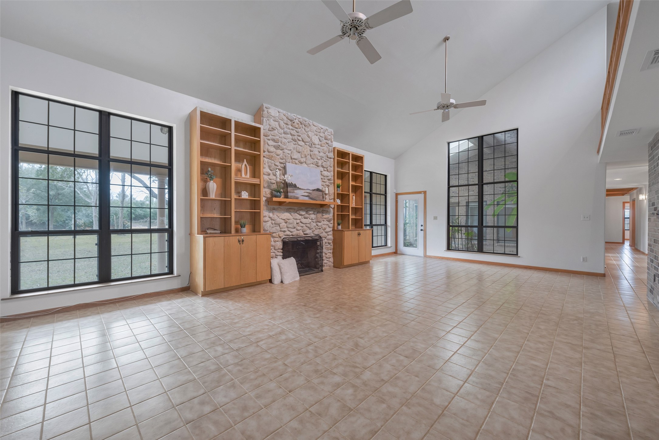 9811 Miner Road Highlands, TX 77562 - Photo 11 of 50 Living Room