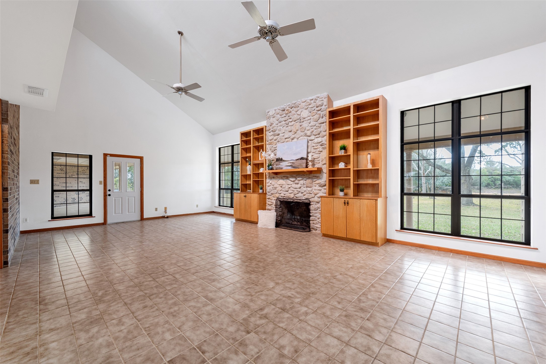 9811 Miner Road Highlands, TX 77562 - Photo 14 of 50 Living Room