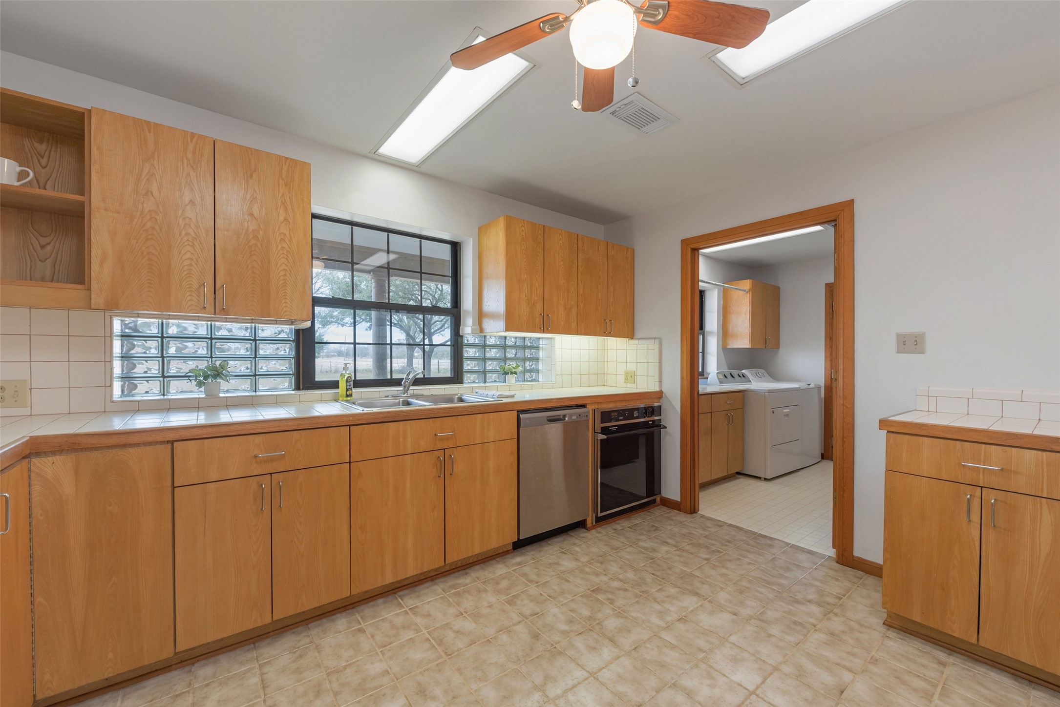 9811 Miner Road Highlands, TX 77562 - Photo 15 of 50 Kitchen