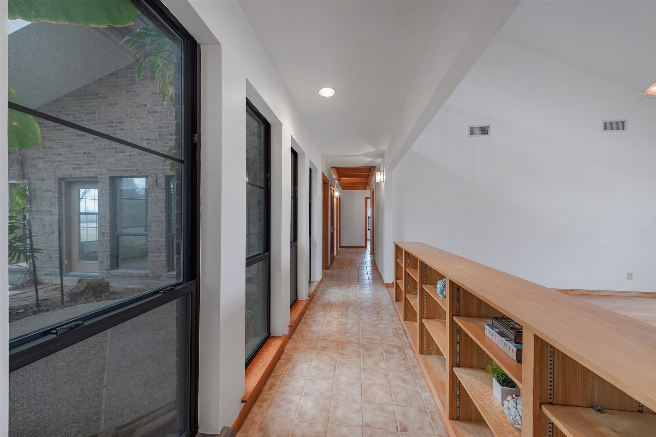 9811 Miner Road Highlands, TX 77562 - Photo 17 of 50 Hallway