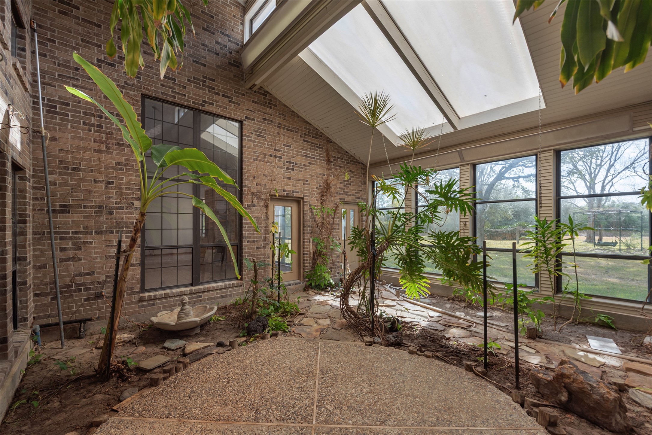 9811 Miner Road Highlands, TX 77562 - Photo 30 of 50 Atrium