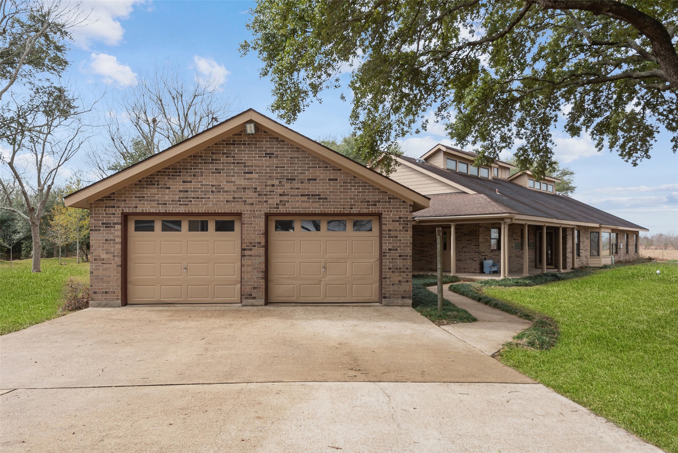 9811 Miner Road Highlands, TX 77562 - Photo 3 of 50 Driveway