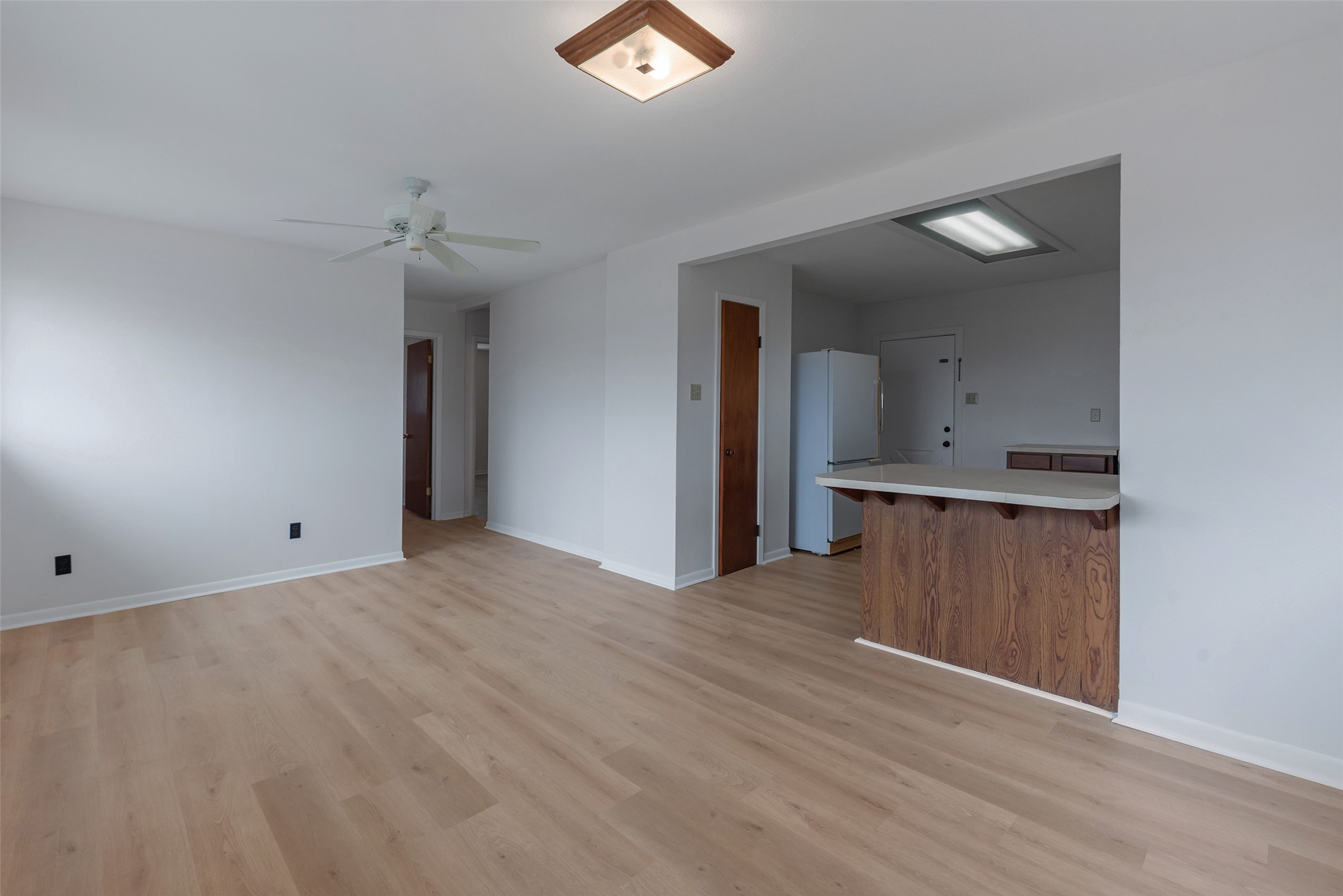 9811 Miner Road Highlands, TX 77562 - Photo 38 of 50 Apartment Living Room