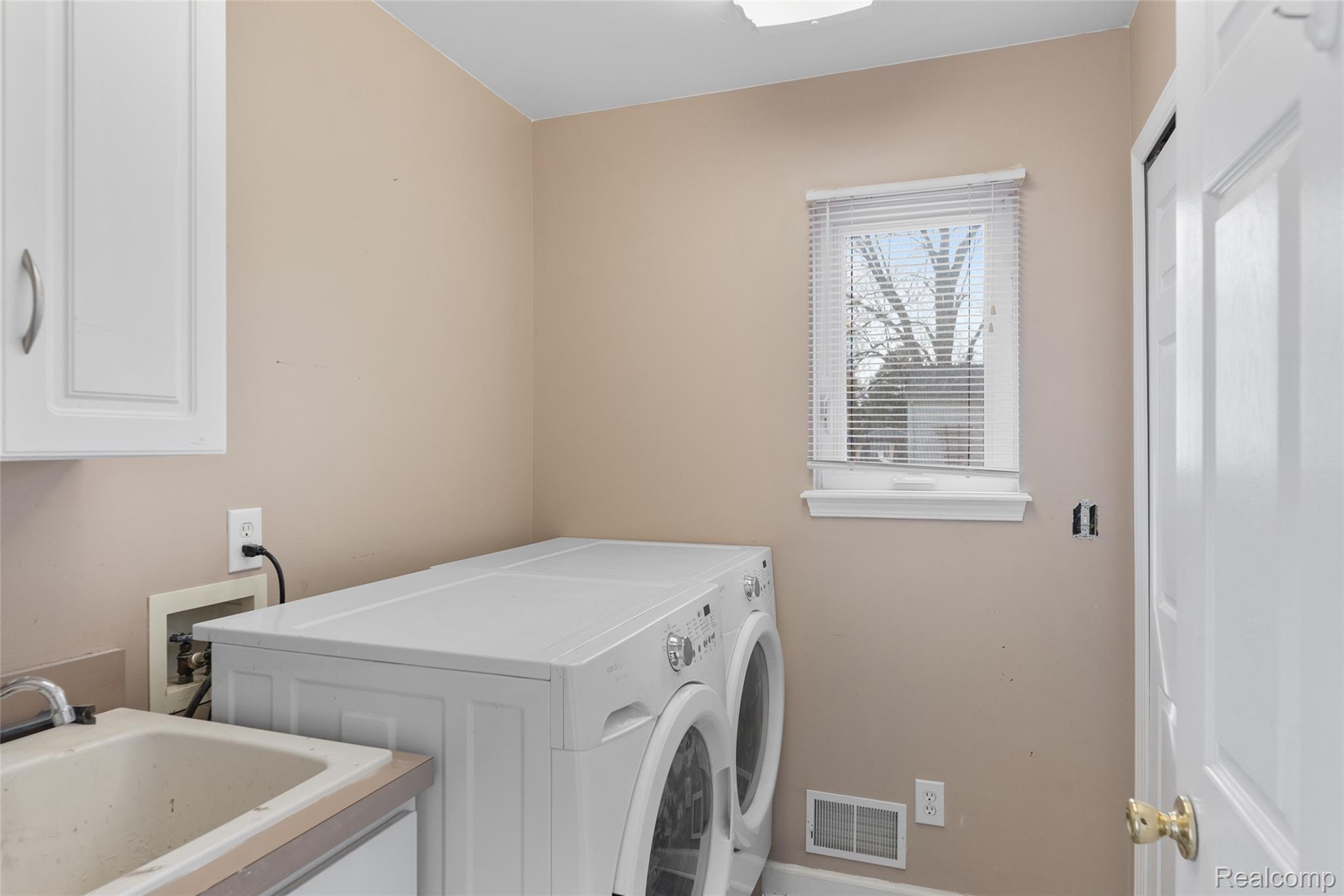 8150 Davison Road Davison, MI 48423 - Photo 20 of 25 Laundry area with a sink and washer and clothes dryer
